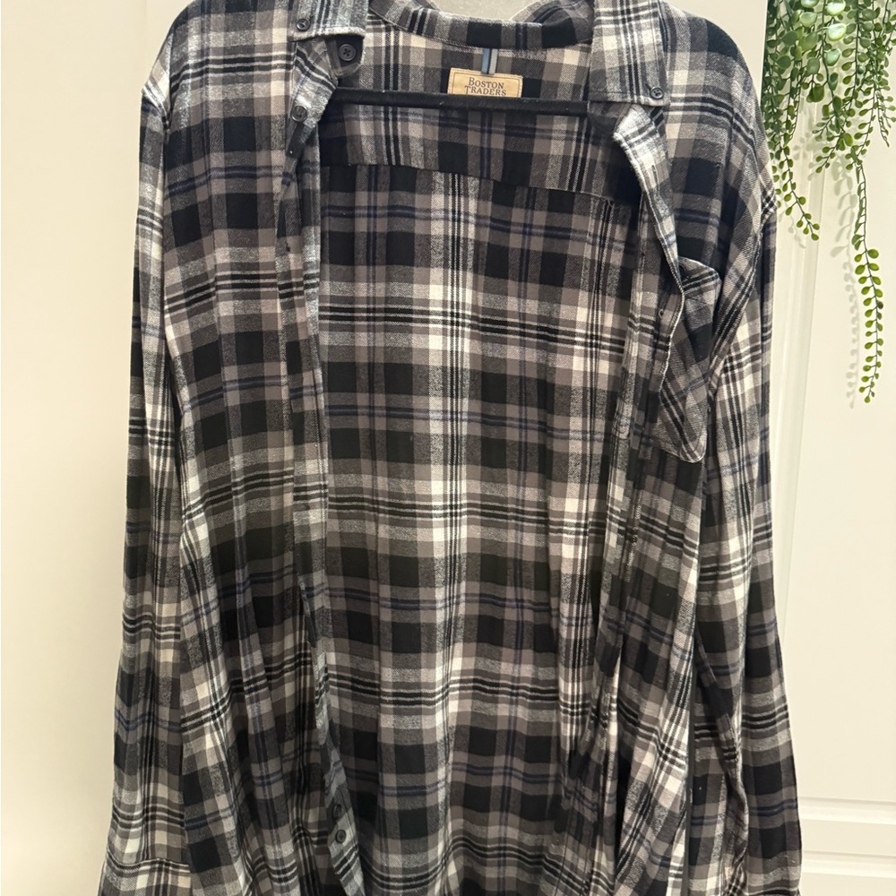 Boston Traders Black and Gray Casual Button Down Shirt